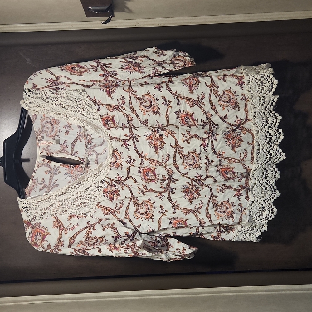 Half sleep shirt with lace detail
